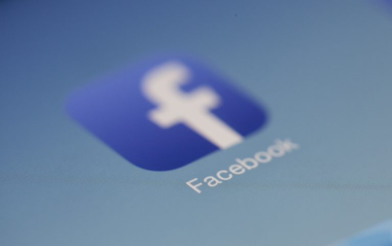 Meghátrálásra kényszerült a Facebook