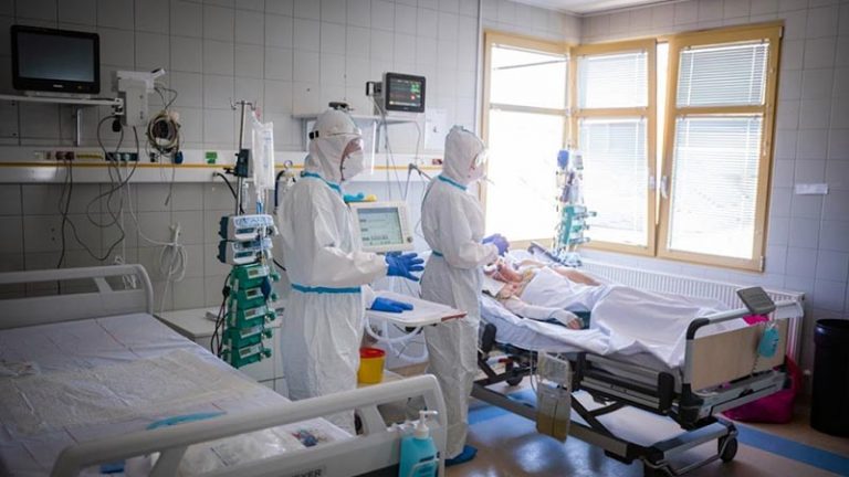 Kórokozók ellen védő szövetet fejlesztettek ki Pécsett
