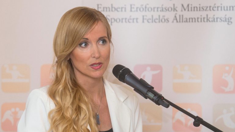 Nem csak a város, hanem a kormány is segít…a sportegyesületeken