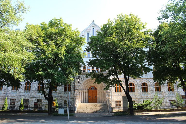 Jövőre alapítványként működik?