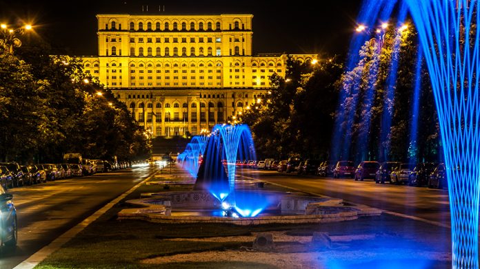 Romania_Houses_Fountains_Bucharest_Night_555253_1366x768