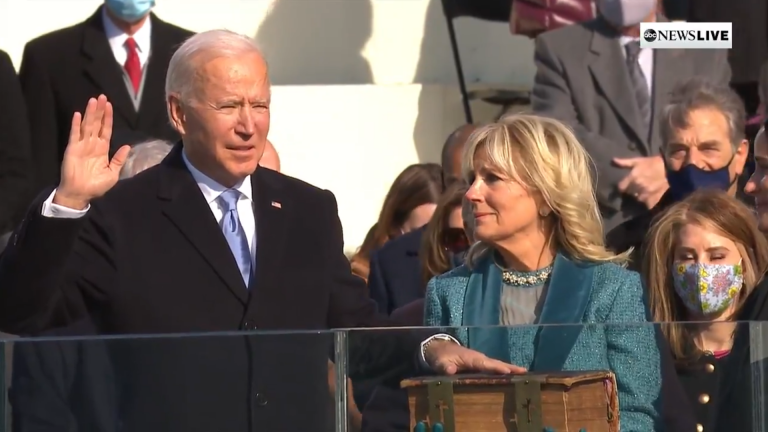 Probléma nélkül iktatták be Amerika elnökének Joe Bident