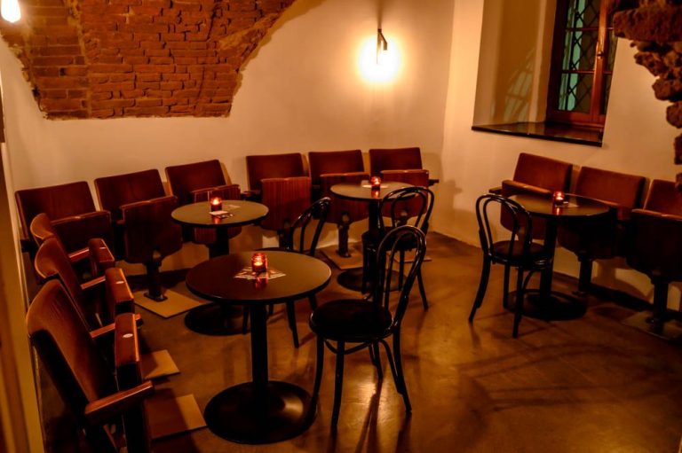 Nem tudta eltartani a családját, kinyitotta a kávézóját, azonnal bezáratták