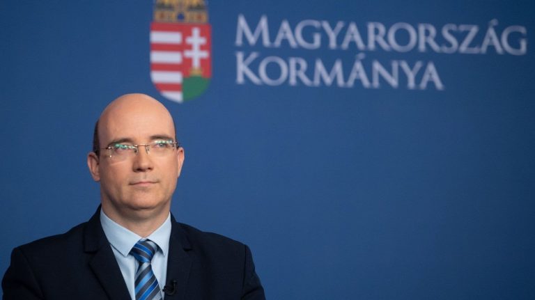 Szinte biztos, hogy nem nyitnak ki a középiskolák, marad a digitális oktatás