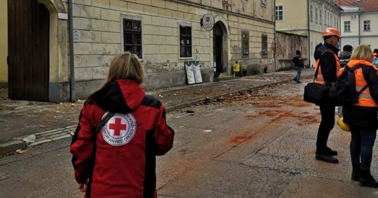 Útnak indult a pécsiek adománya Petrinjába