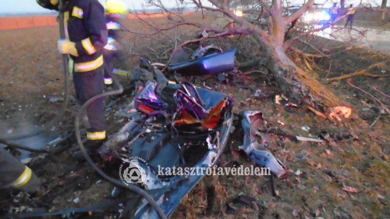 Videó: tűzoltók vonultak az egerági halálos baleset helyszínére