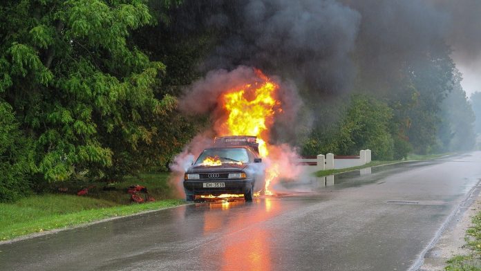 car-accident-2789841_1280