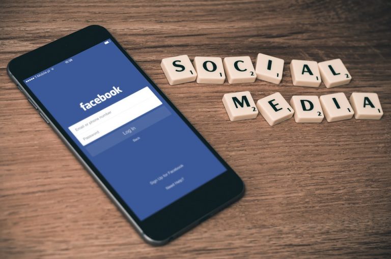 Indokolatlan facebook oldal törlés – Áldozat: Mosolymanó Egyesület Elnöke