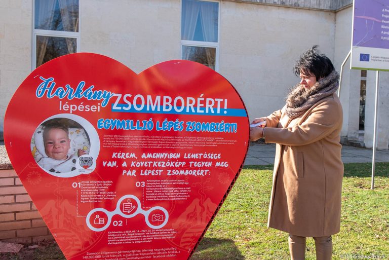 Harkány segít Zsomboron az SMA betegségben szenvedő kisfiún