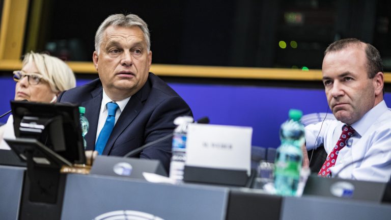 A Fidesz kilépett az Európai Néppárt frakciójából