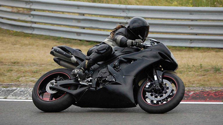 Autósok! Indul a motoros szezon, figyeljünk egymásra!