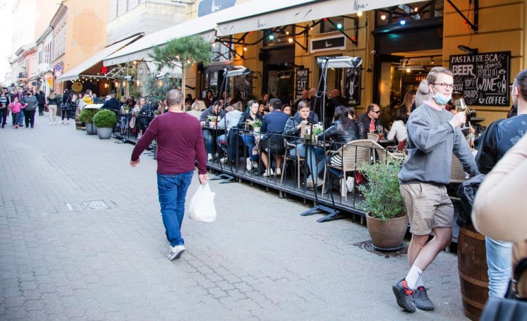 Tibi atya: Nem, továbbra sem a vendéglátó a gyilkos, amiért kinyit! És a vendég sem, amiért kiül!