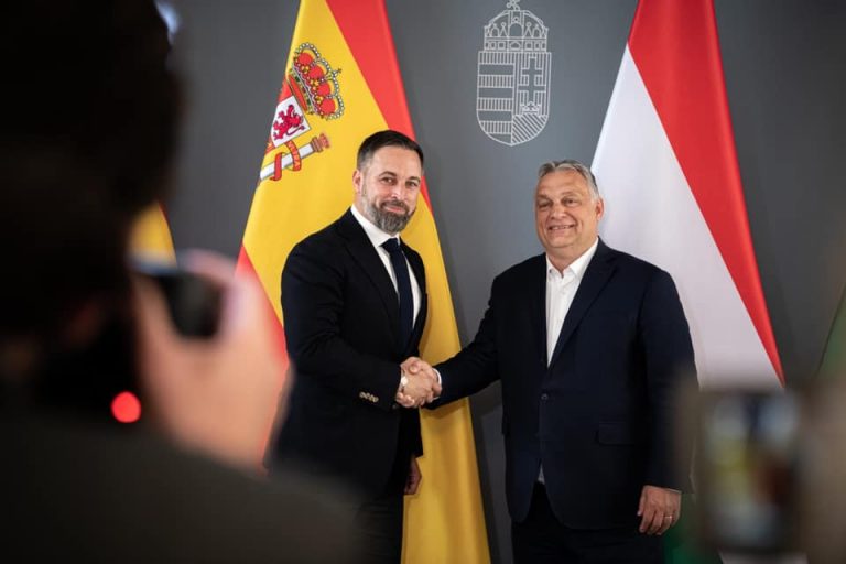 Határon túli magyarság ellen szavazó politikussal barátkozik Orbán Viktor