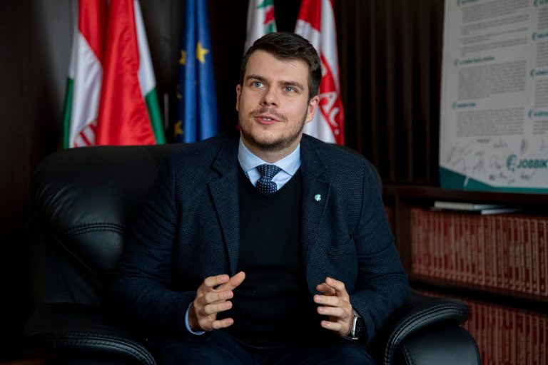 Schwarcz-Kiefer Patrik szereti a kemény munkát, ezért indul Baranya hármas körzetében