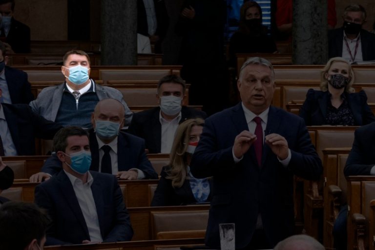 A koronavírus sem állította meg a fideszes országgyűlési képviselőt, hogy szavazzon az egyetemek kiszervezéséről