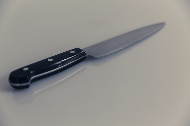 kés