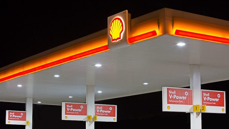Győzelem: A Shell kénytelen lesz csökkenteni a szén-dioxid-kibocsátását