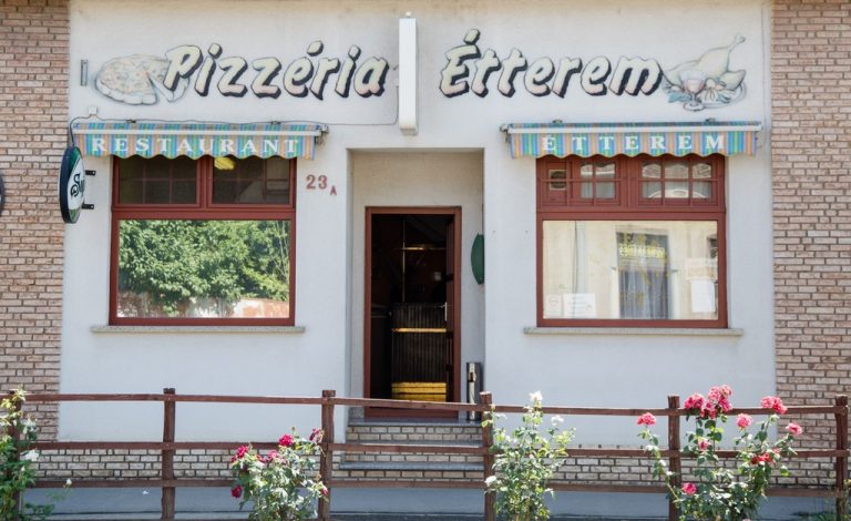 Ott voltunk a Carlo étterem terasz-nyitóján Sásdon