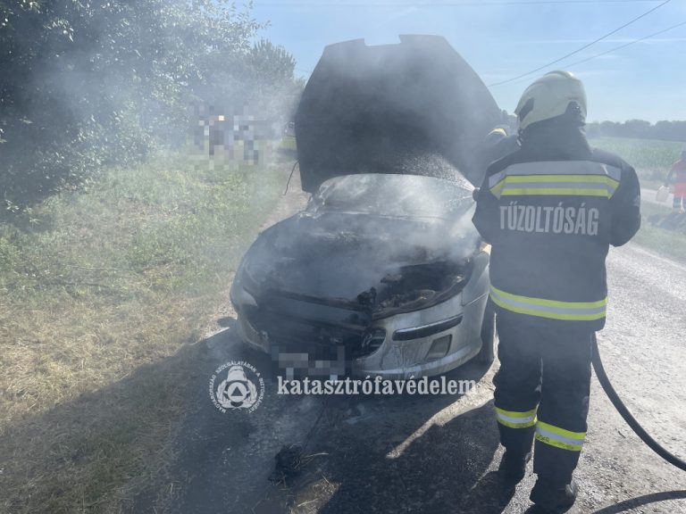 Fotók: kiégett egy autó a Malomvölgyi úton