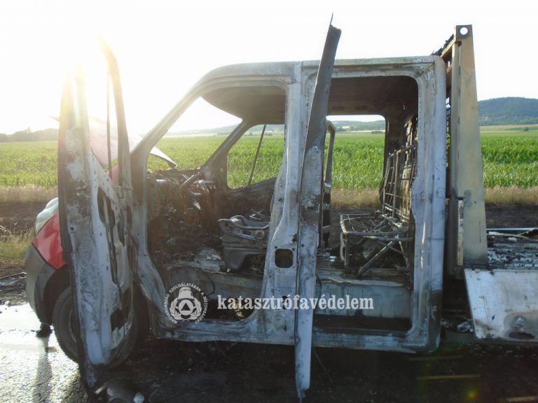 Kiégett egy kisteherautó Harkányban