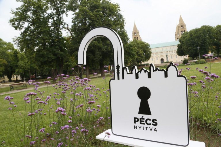 Pécs még mindig nyitva van