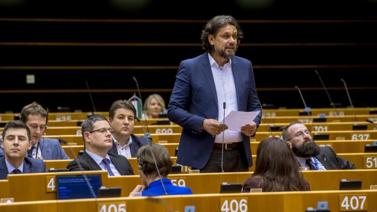 Ők papolnak családokról, gyerekekről és melegekről?