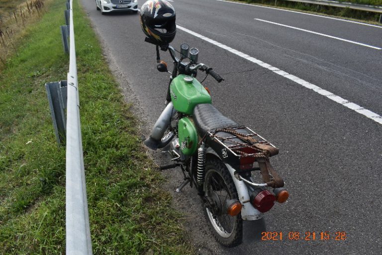 Segédmotorral ment forgalommal szemben az M3-ason egy 78 éves férfi