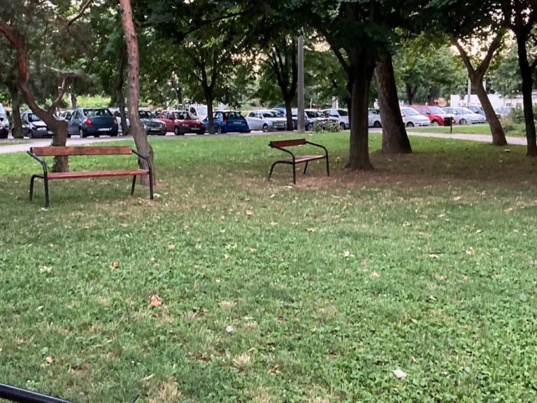 Fényes nappal ütöttek meg egy idős nőt a Domus parkban vandál fiatalok