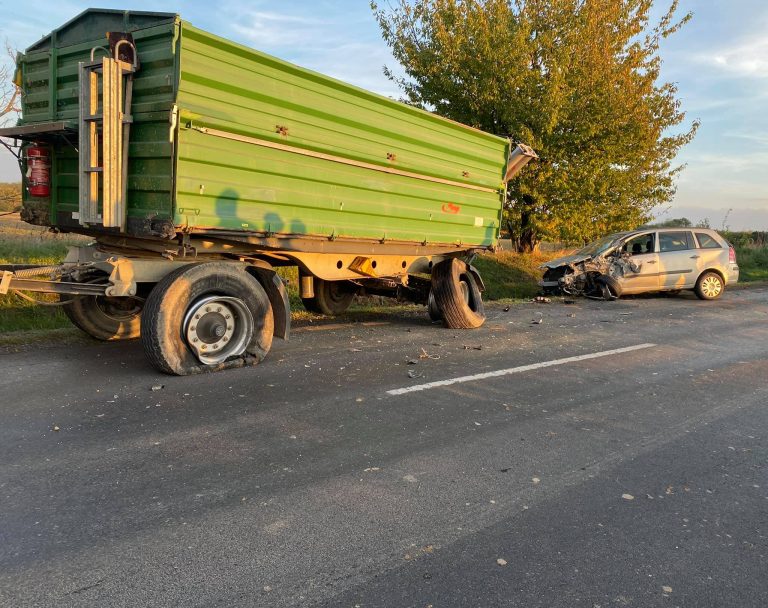 Traktorral ütköztek, útlezárás Pellérd és Görcsöny között