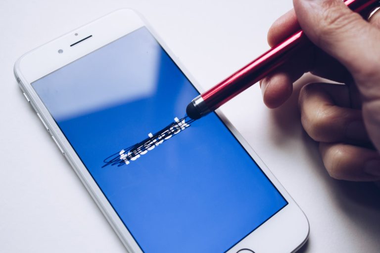 Végleges: ezt az új nevet kapta a Facebook