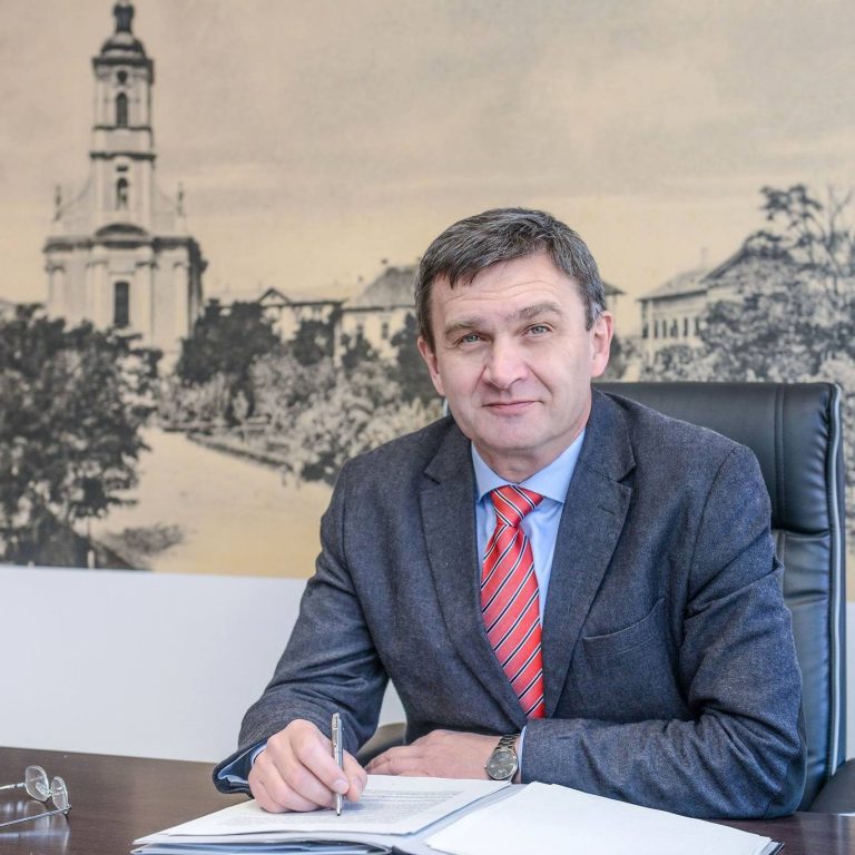 Betegsége miatt lemondatnák Szekszárd polgármesterét