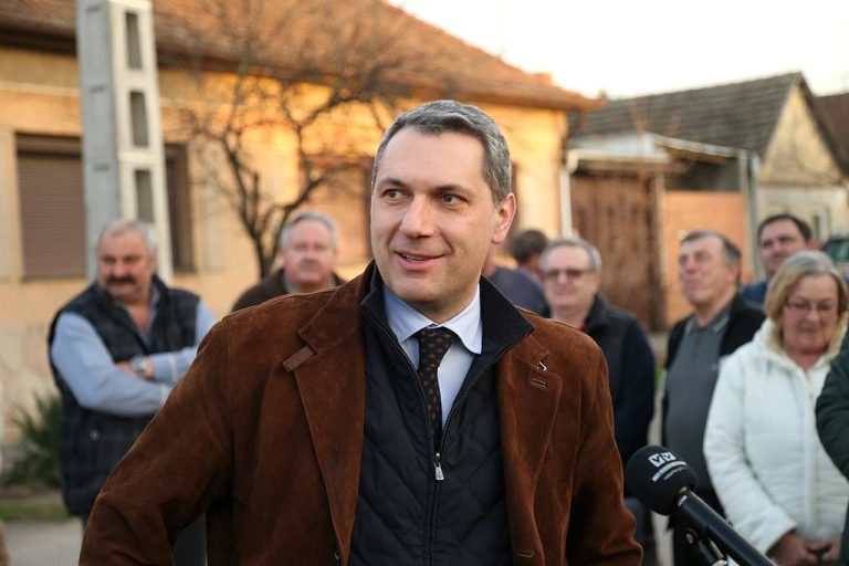 Lázár gyávaságot és régi kommunista reflexeket lát Novák Katalin döntésében