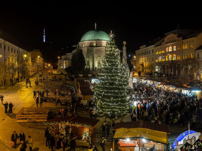 Koncertekkel, fényfestéssel, kézműves vásárral készülnek a karácsonyra Pécsen