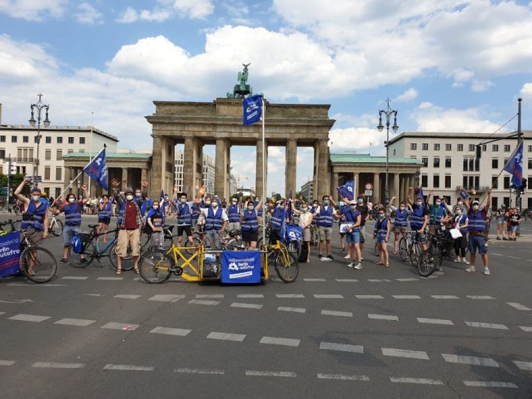 BERLIN BELVÁROSÁBÓL KITILTHATJÁK AZ AUTÓKAT, TÖBB TÍZEZREN A KEZDEMÉNYEZÉS MELLETT