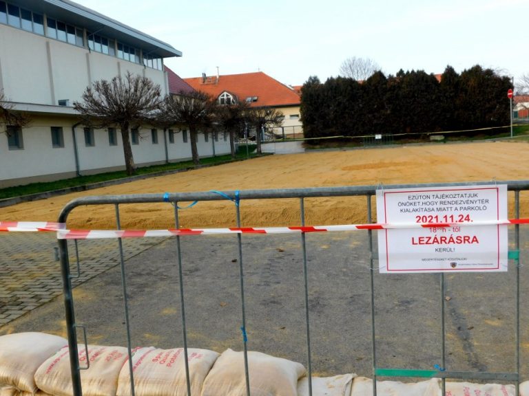 Jégpályát hoz a Mikulás Kozármislenybe