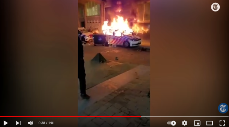 Hollandiában rendőrök lőttek az oltás elleni tüntető tömegre