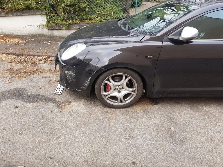 Valaki összetörte ezt az autót, keressük az elkövetőt