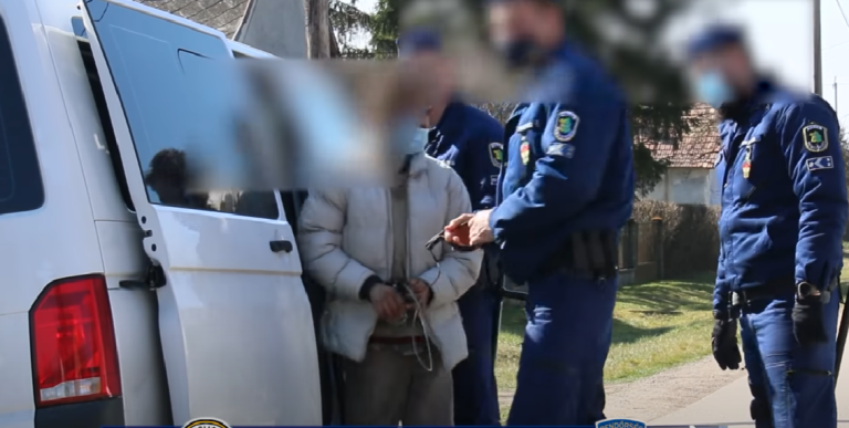 Két idős embert ölt meg – videóval