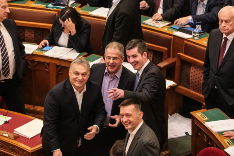 654 milliós végkielégítéssel távozhatnak az Orbán-kormány tagjai kormányváltás esetén