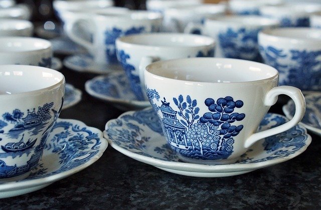 Csalással szerezték meg a 83 éves pécsi nő porcelánkészletét