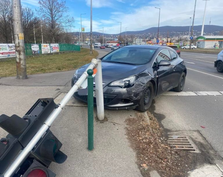 Galéria: két baleset is volt Pécsett ma délelőtt