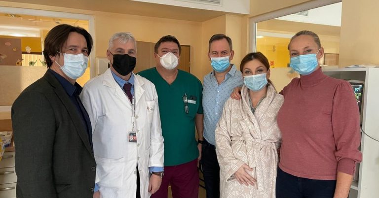 Az első szülés utáni fotó Ruzsa Magdiról