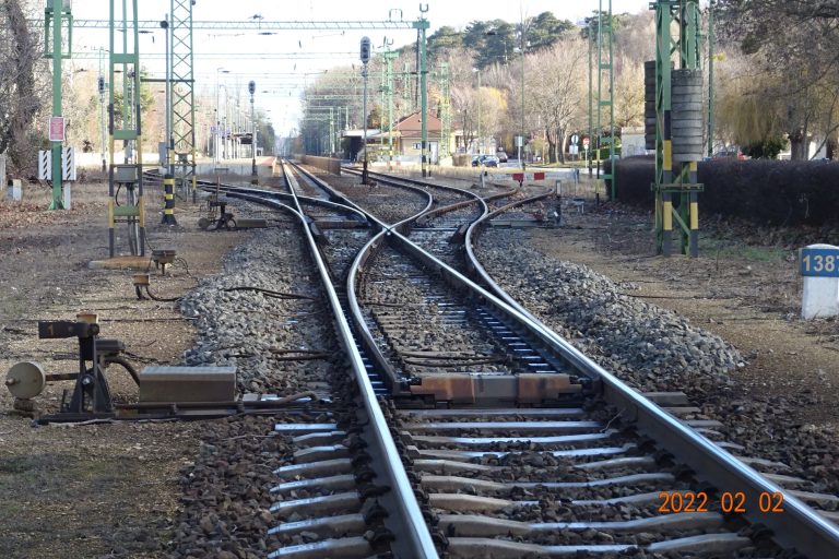 Pályafelújítás miatt pótlóbuszok viszik az utasokat keddtől a Budapest-Pusztaszabolcs-Pécs vonalon