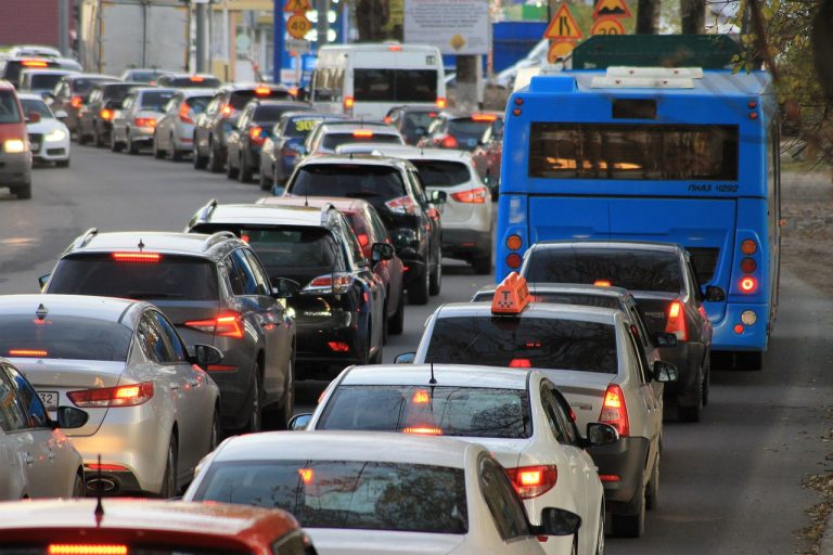 Egyre több az autó, egyre nagyobb a baj – merre tovább?