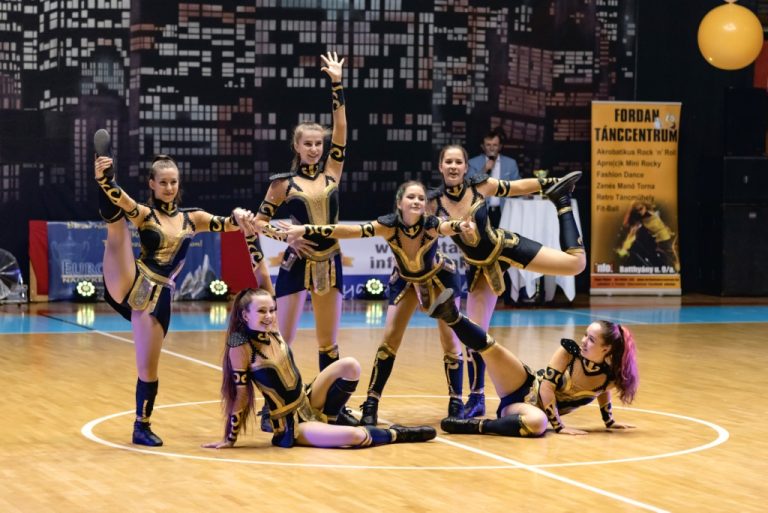 600 pár táncos láb, ismét dübörög a rock’n’roll a Lauber Dezső Sportcsarnokban