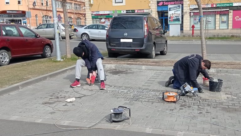 Elkezdődött az okosparkolási rendszer kiépítése Pécsett