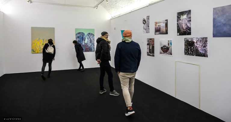 Áramló művészet – nemzetközi kiállítás nyílt a Pécsi Galériában