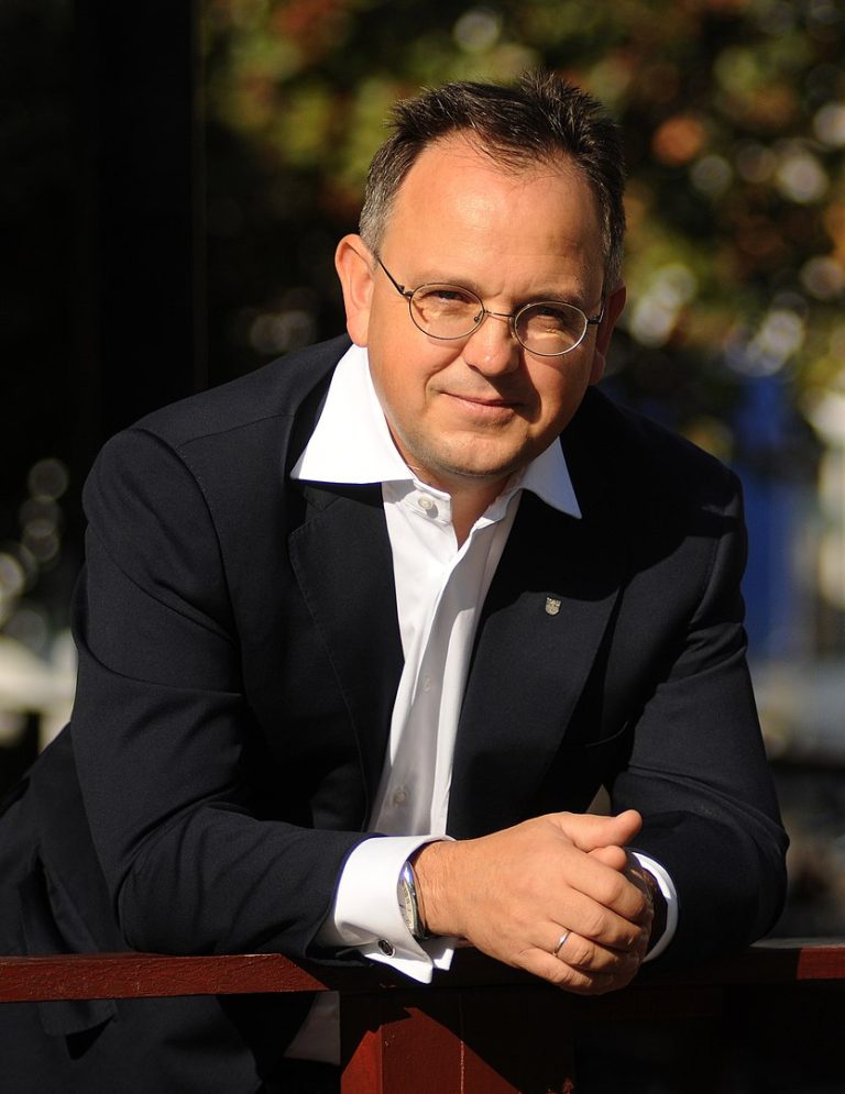 Ellenzéki pártok: a fideszes Bús Balázs megpróbált eltussolni egy pedofil bűncselekményt