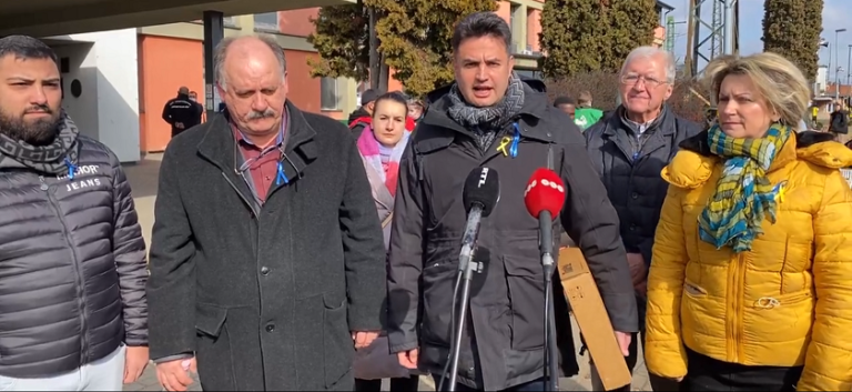 Záhonyba vitt adományokat Márki-Zay Péter
