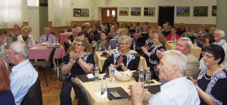 Klasszikus műsorral ünnepeltek a kozármislenyi nyugdíjasok